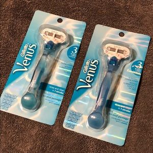 ❤️BRAND NEW VENUS RAZORS❤️